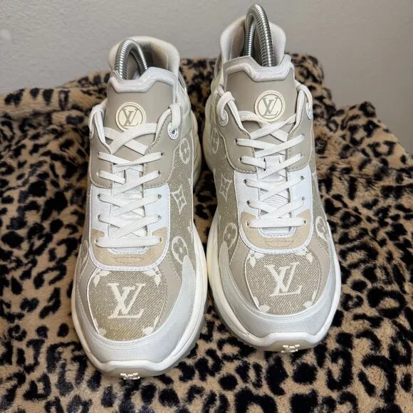 Louis Vuitton LV Run 55 Sneakers 'Beige Monogram White Leather" 39 WMN US 8 lux - Picture 4 of 15
